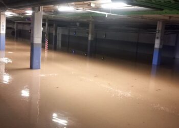 Un garaje inundado en una imagen compartida por los Bomberos de Mallorca.