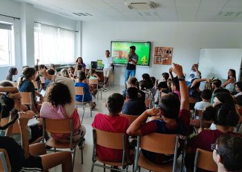 Imagen de una charla sobre ciclismo adaptado en el municipio