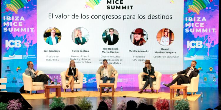 Imagen de una de las mesas redondas. Fotos: Ibiza MICE Summit