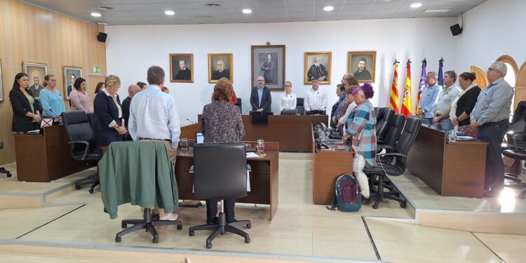 Minut de silenci, avui, al ple. Foto: Ajuntament de Sant Josep