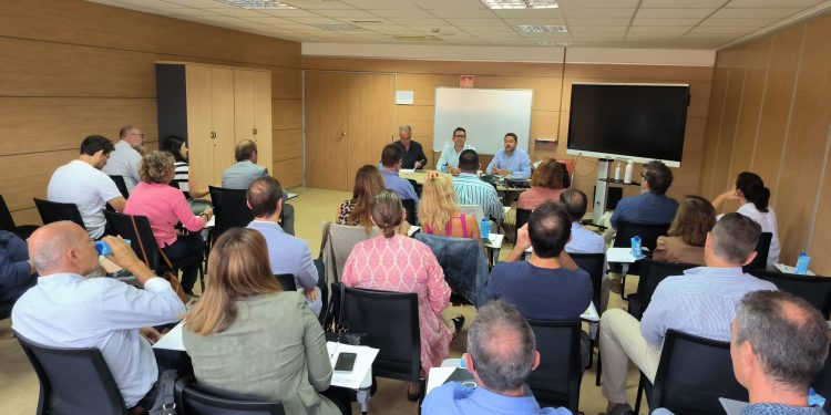 Un momento de la reunión, celebrada en el CETIS. Foto Ayuntamiento de Ibiza