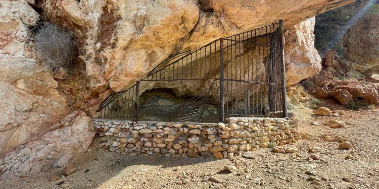 Cova des Vi o de ses Fontanelles, en el municipio de Sant Antoni, que ha sido vandalizada