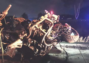 La moto ha quedado hecha un amasijo de hierros y fue retirada de la vía por un equipo de Grúas Ibiza.