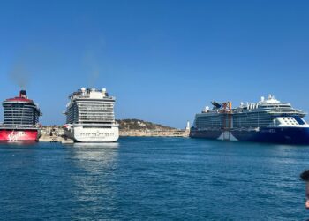 Desde el Observatorio de Sostenibilidad advierten de que aunque el número de cruceros que hacen escala en Ibiza no ha variado especialmente, los buques sí han aumentado su capacidad de pasajeros.