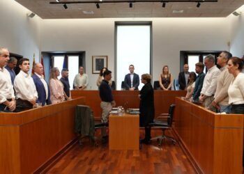 Minuto de silencio, esta mañana en el pleno del Ayuntamiento de Ibiza.