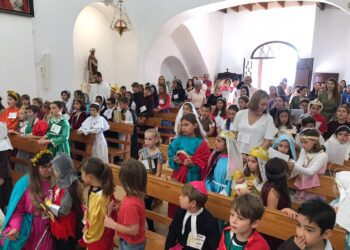 Alumnas y alumnos del Colegio Virgen Milagrosa.