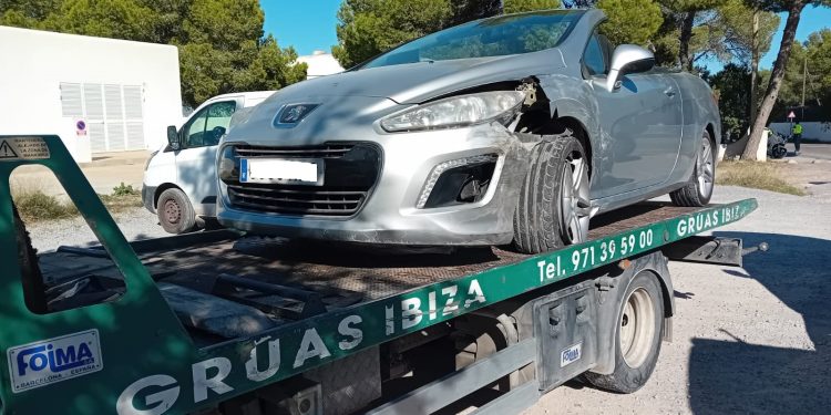 Uno de los vehículos implicados en el accidente.