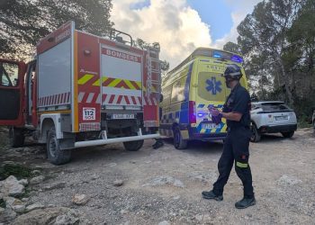 Efectivos de emergencias desplazados al lugar. Foto: Bombers d'Eivissa