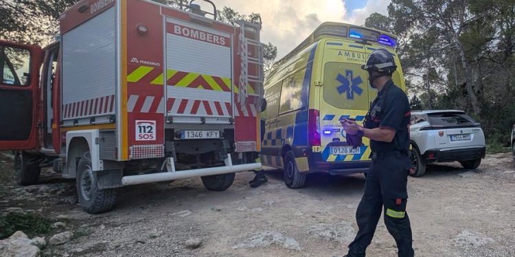 Efectivos de emergencias desplazados al lugar. Foto: Bombers d'Eivissa