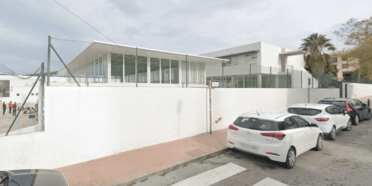 Colegio Cervantes de Sant Antoni, uno de los cuatro afectados por la huelga. Foto: Google Street View