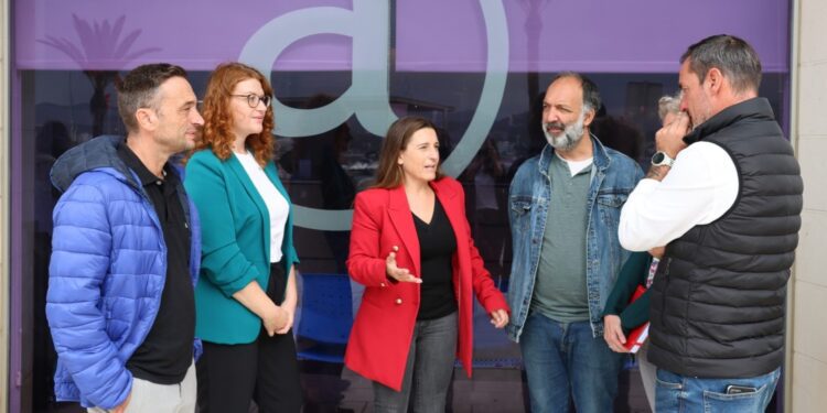 Responsables de las entidades con los representantes del Ayuntamiento. Foto: Ayuntamiento de Sant Antoni