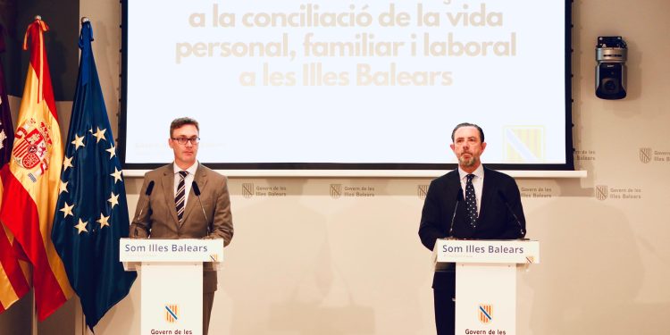 Toni Costa y Alejandro Sáenz de San Pedro, en rueda de prensa. Foto: Govern balear
