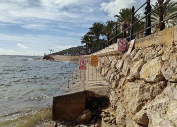 Cierre del paso. Fotos: Noudiari