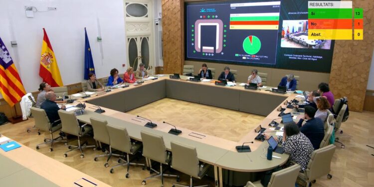 Reunión de la comisión de ordenación territorial. Foto: Parlament balear