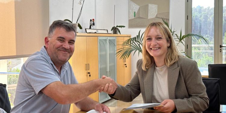 Firma del acuerdo de cesión de la parcela. Foto: Govern balear