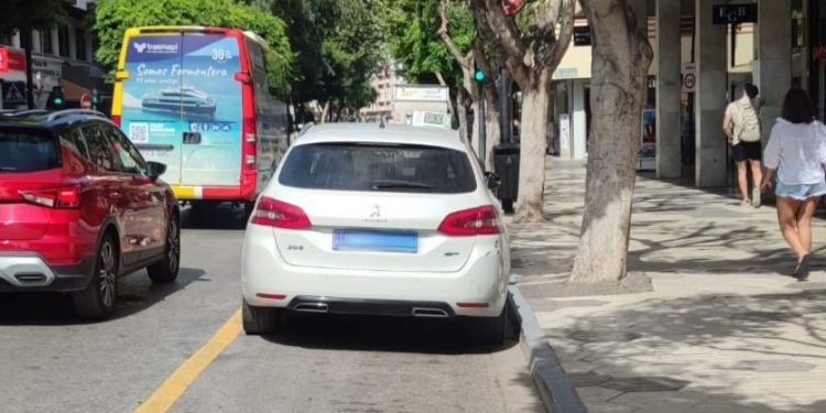 Imagen de archivo de un taxi en Ibiza.