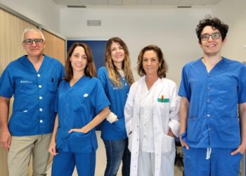 En la foto, el equipo de Dermatología. De izquierda a derecha, el Dr. Andrés Palacios, la Dr. Marta Serra, la Dra. Azahara Agudo, la Dra. Mercedes Hergueta y el recién incorporado Dr. Daniel Virseda. Fuente ASEF