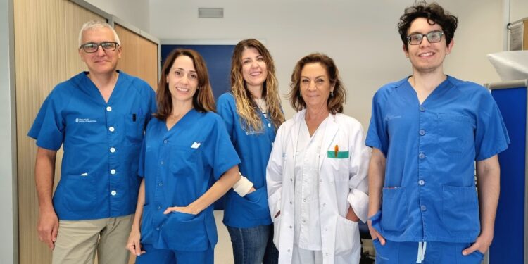 En la foto, el equipo de Dermatología. De izquierda a derecha, el Dr. Andrés Palacios, la Dr. Marta Serra, la Dra. Azahara Agudo, la Dra. Mercedes Hergueta y el recién incorporado Dr. Daniel Virseda. Fuente ASEF