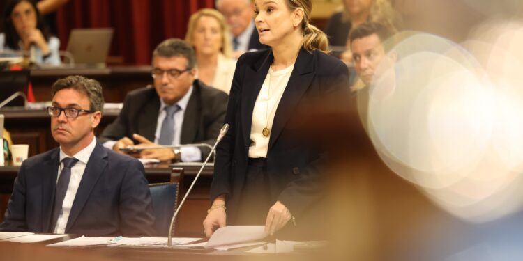 Marga Prohens, en el Parlamen
