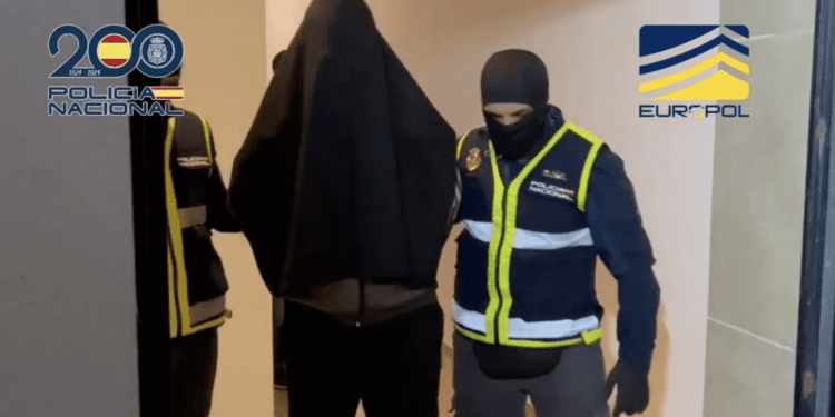 Uno de los yihadistas detenidos en la operación. Imagen Policía Nacional