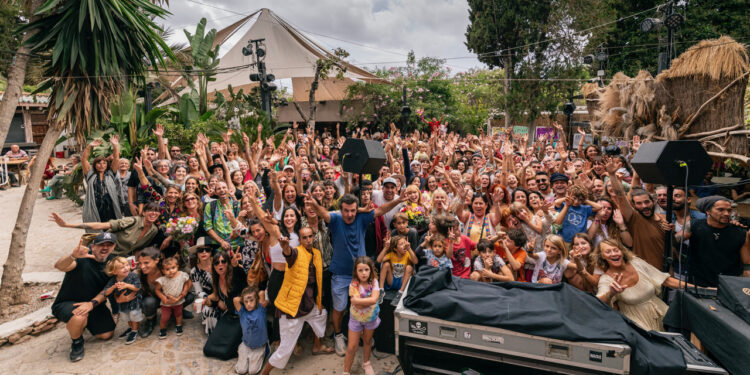 Imagen de la gran familia de Las Dalias en el Family Day de 2023. Fotos Arsen Voronyy