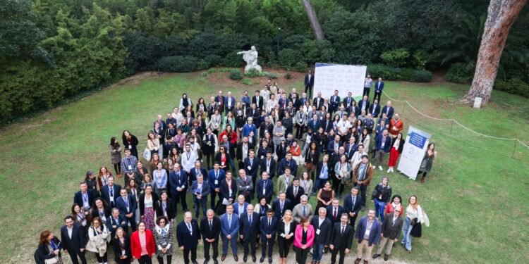 Imatge de grup dels 20 anys de l'Euroregió al Palau de Pedralbes de Barcelona. Foto: Raquel Pérez