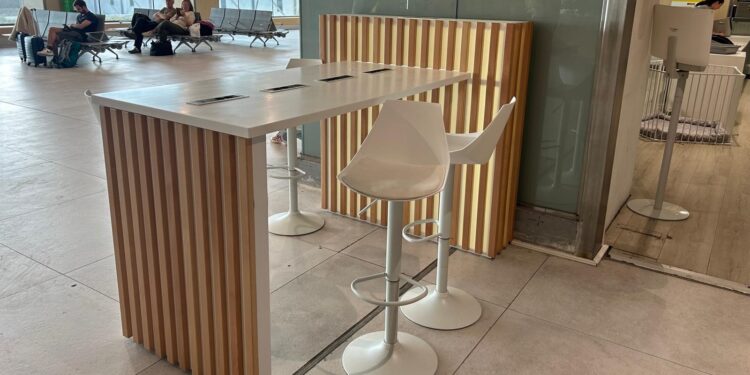 Una de las zonas de trabajo de la terminal de Ibiza que han sido renovadas.