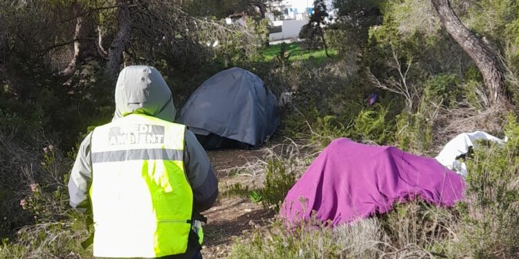 Uno de los numerosos asentamientos ilegales que hay en la isla, este en sa Talaia de Sant Antoni.