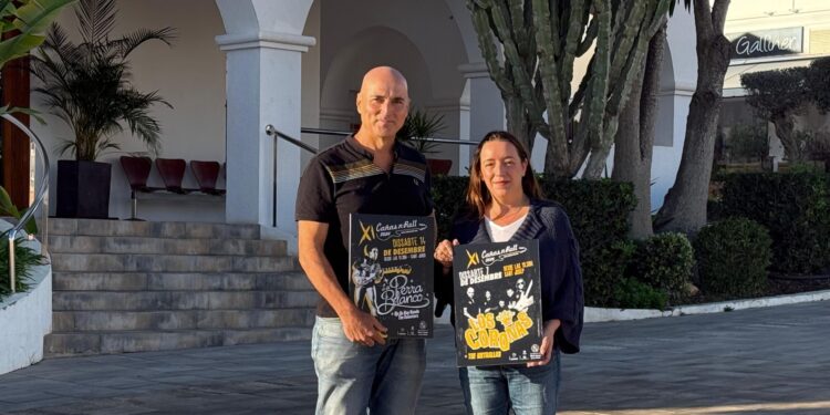 El promotor de la iniciativa, César Sánchez, e Isabel Castellar, regidora de Participació, Formació i Festes, presentaron Cañas n'Roll.