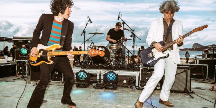 The Bo Derek's, con Óscar Avendaño a la derecha de la imagen. Foto Joan F. Ribas.