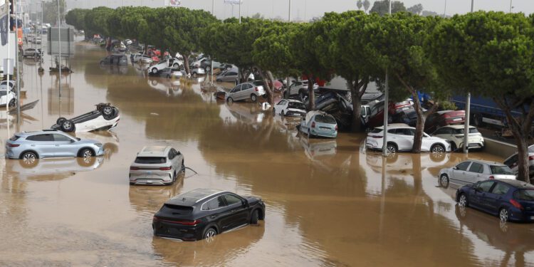 Vista general del polígono industrial de Sedaví anegado a causa de las lluvias torrenciales. EFE/Miguel Ángel Polo