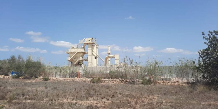 Planta asfáltica de Sant Rafel denunciada por las asociaciones vecinales.