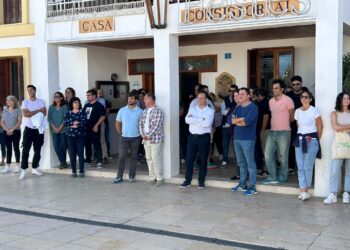 Una imagen reciente del equipo de gobierno en la puerta del Consell por la concentración de apoyo a las víctimas de la DANA de Valencia.