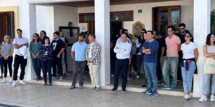 Una imagen reciente del equipo de gobierno en la puerta del Consell por la concentración de apoyo a las víctimas de la DANA de Valencia.