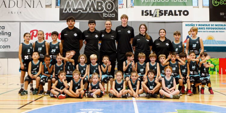 Categoría Baby del Club Bàsquet Sant Antoni. Fotos: CB Sant Antoni