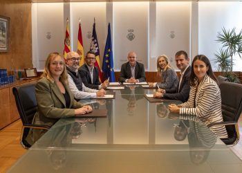 Encuentro para la firma de los convenios. Foto: Consell de Ibiza
