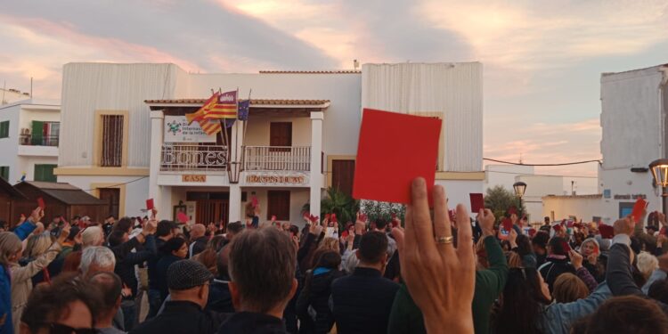 Un momento de la protesta. Foto: RàdioIlla