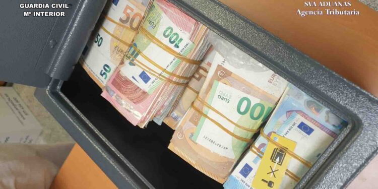 Caja fuerte que apareció dentro de un paquete en envío ordinario en el aeropuerto de Palma.