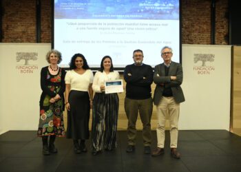 Entrega del premio. Foto: iagua