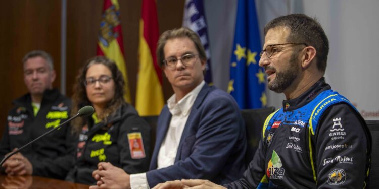 Presentación de los pilotos. Fotos: Consell de Ibiza