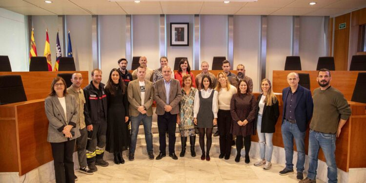 El personal, tras tomar posesión de sus cargos. Foto: Consell de Ibiza