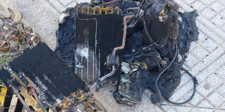 Restos calcinados del incendio. Foto Bombers d'Eivissa