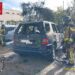Imagen del vehículo calcinado durante la intervención de los bomberos. Imagen Bombers d'Eivissa
