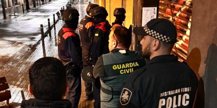 Imagen de la operación facilitada por los Mossos d'Esquadra.