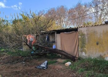 Aspecto de la infravivienda que ha ardido. Fotos Protección Civil