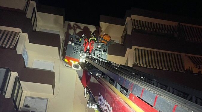 Imagen del rescate, publicada en el Twitter de los Bomberos de Ibiza.