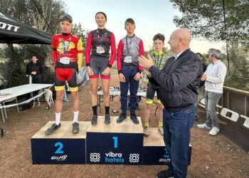 Antonio Domenech, CEO de Vibra Hotels, preside la entrega de trofeos de la Kids Race