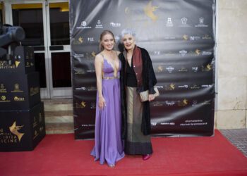 Helher Escribano y Marisa Paredes en el photocall del Festival Ibicine de 2023 en su gala de clausura en abril. Fotos Ibicine Imam Comunicación