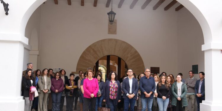 Minuto de silencio hoy en el Ayuntamiento de Ibiza.