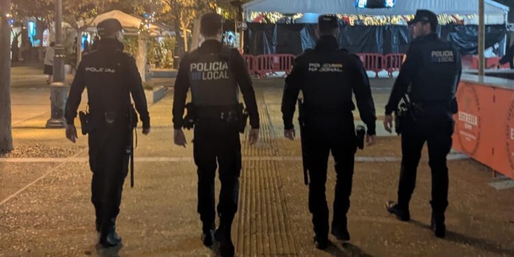 Operativo conjunto de la Policía Nacional y Policía Local de Ibiza.
